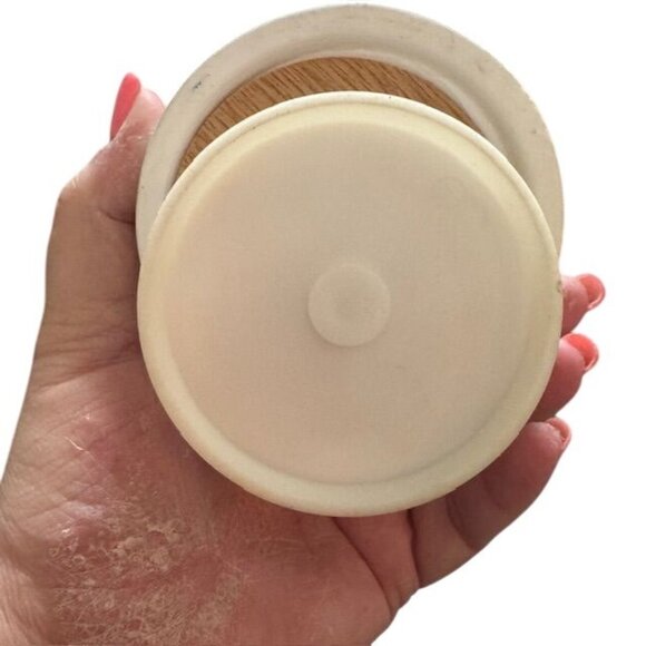 Vintage Ceramic Christmas Carolers Figurine With Dog & Lamp Post Music Box - Picture 6 of 7